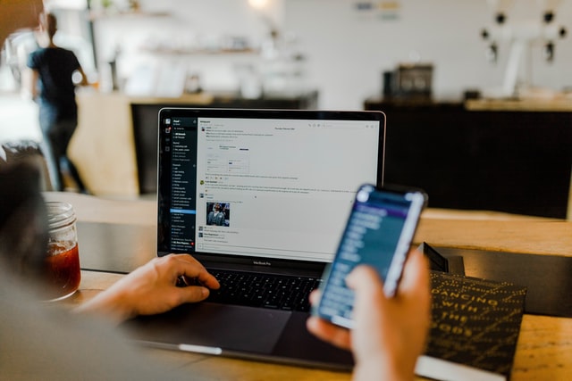 employee using instant messaging as a form of digital communication